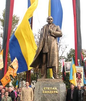 pomnik Bandery we Lwowie