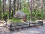 Kamień Ułanów Jazłowieckich w Puszczy Kampinoskiej