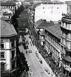 Uroczystości pogrzebowe Pierackiego na warszawskim Nowym Świecie