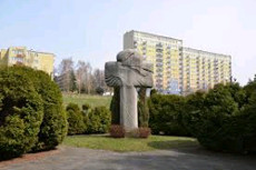 Pomnik - mogiła zbiorowa więźniów Zamku Lubelskiego w Parku Rury