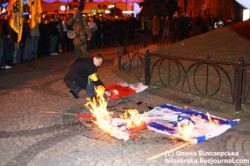 Spalenie polskiej flagi w Kijowie